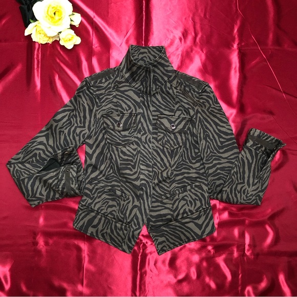 ⭐️NEW⭐️White House Black Market (WHBM) Zebra Print Denim Jacket - Picture 2 of 8